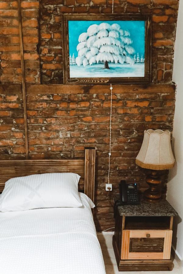 Hotel Verdzi Koetaisi Buitenkant foto